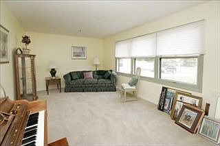 3rd image of 1127 Woodview Dr