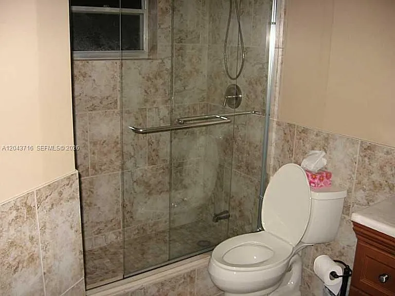 320 NE 12th Ave #303 — Photo 8