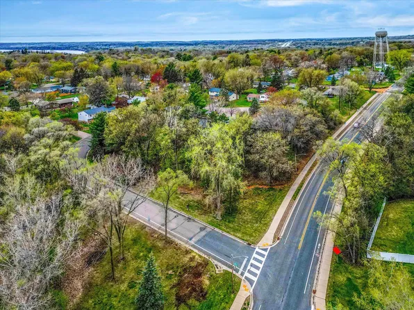 231 13th St, Hudson, WI 54016