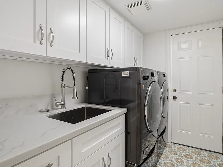 4215 Balcony Dr — Photo 20