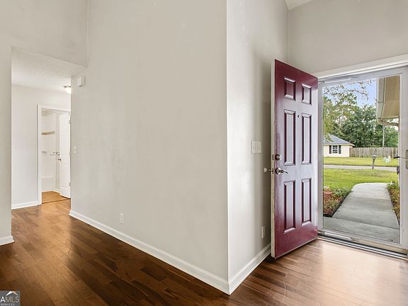 4th image of 107 Hydrangea Rd