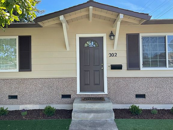 4th image of 202 Encina Ave