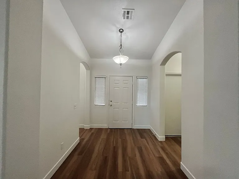 3816 Waynesvill St — Photo 5