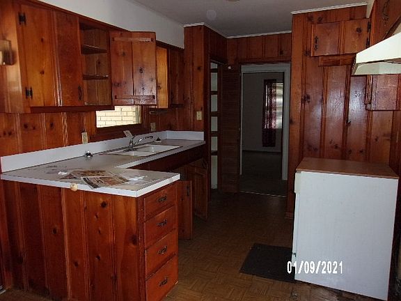 2nd image of 1813 W College St