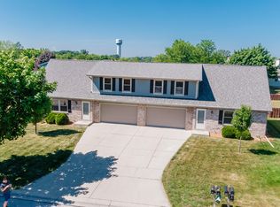 8722 W Cascade Dr #8724, Franklin, WI 53132