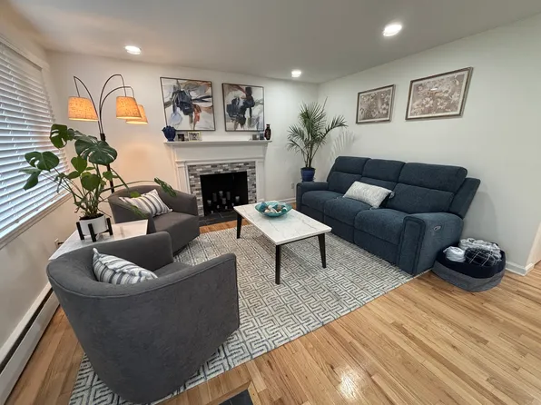 200 Blodgett Roy Dr, New Britain, CT 06053