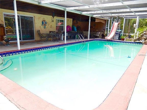 3rd image of 1596 Beverly Dr