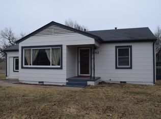 1012 S 11th St, Perry, OK 73077