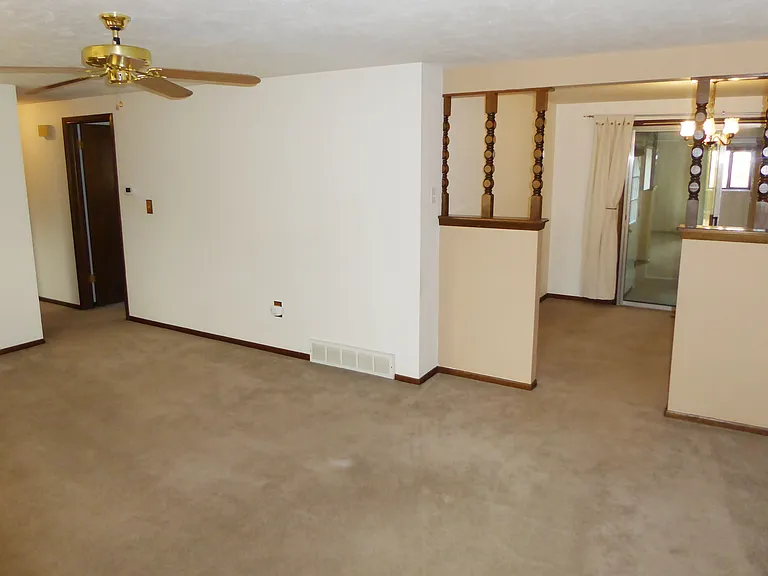 331 Juniper Pl — Photo 2