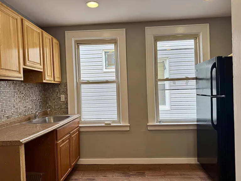145 Maple St #2 — Photo 3