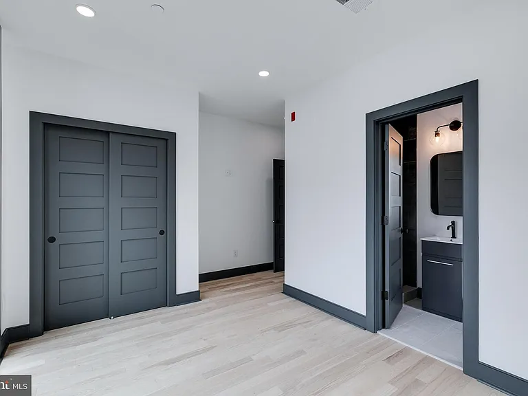 555 N Lawrence St — Photo 11