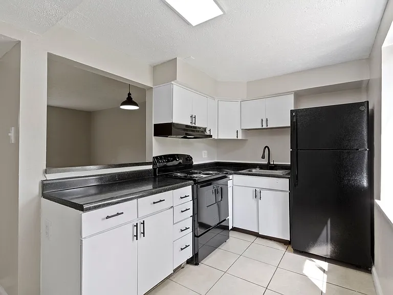 The Vistas Apartment Homes — Photo 2