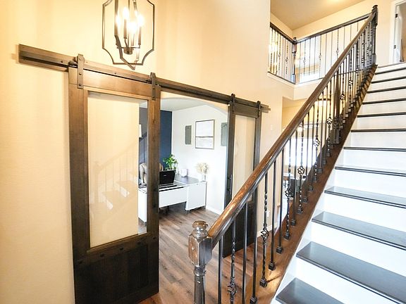 3rd image of 473 Routt Dr