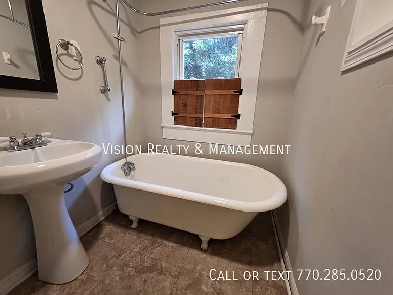 210 Stewart St — Photo 9