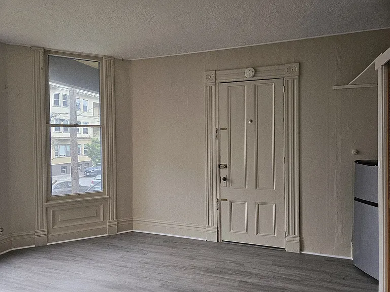 2124 NW Flanders St #1 — Photo 8