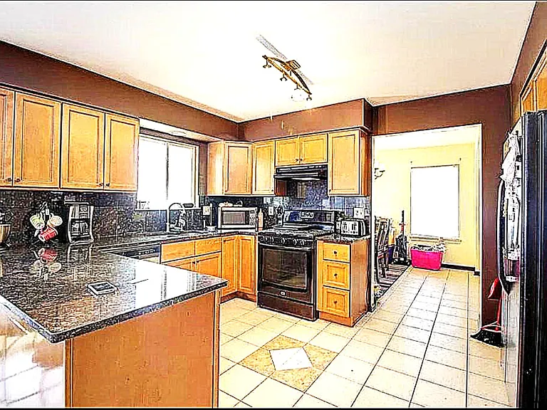 21221 W Chastworth Ln — Photo 20