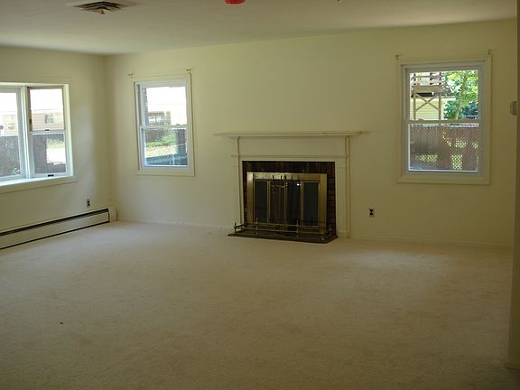 3rd image of 23 Sedgewick Ln