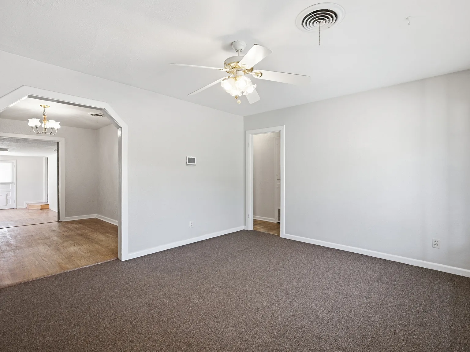 4 bed, 1902 sqft, $2,200 — Photo 3