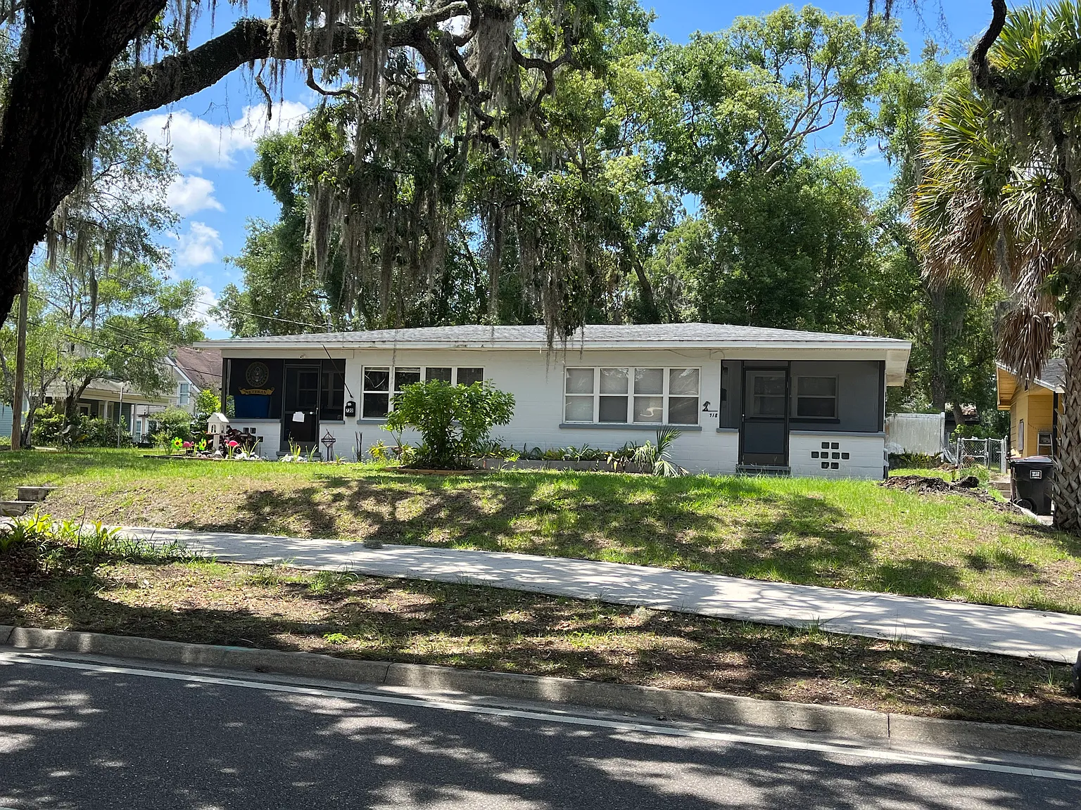 718 E Anderson St — Photo 1