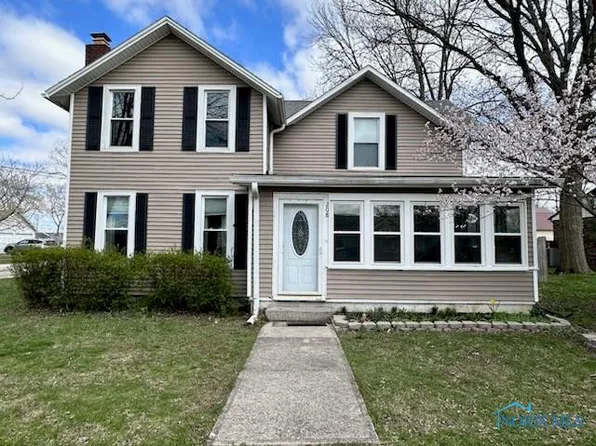 208 W 9th St, Genoa, OH 43430
