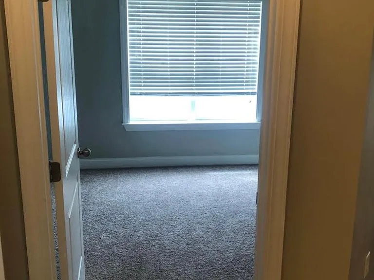 100 Gateway Dr #126 — Photo 7
