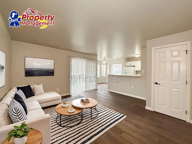 10122 W Garverdale Ln #201 — Photo 3