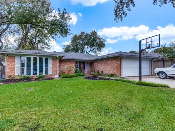 704 Sandlin Dr, Bedford, TX 76021