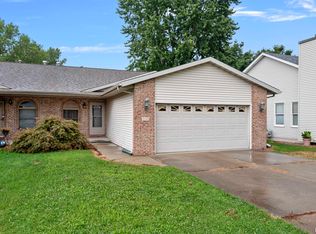 615 Oakbrook Ave, Chatham, IL 62629