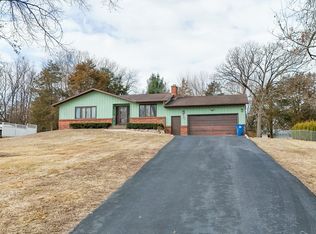 2235 Center Ln, Dixon, IL 61021