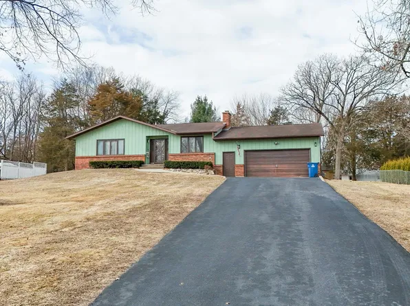 2235 Center Ln, Dixon, IL 61021