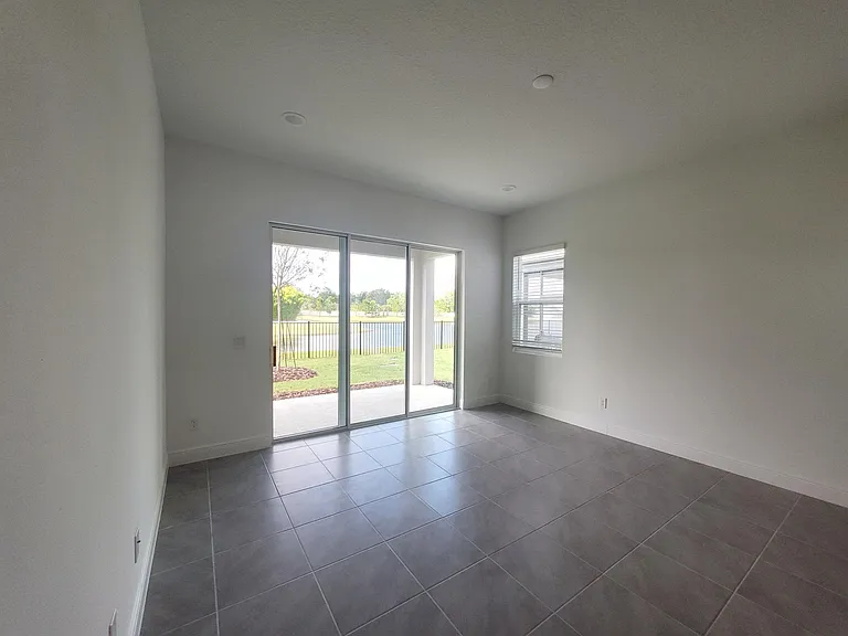 2058 Emerald Springs Dr — Photo 22