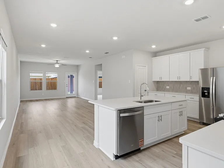501 Green Gables Dr — Photo 2