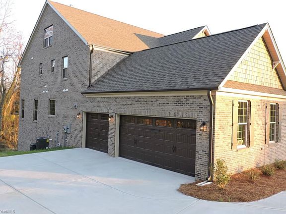 3rd image of 1325 Trafalgar Dr