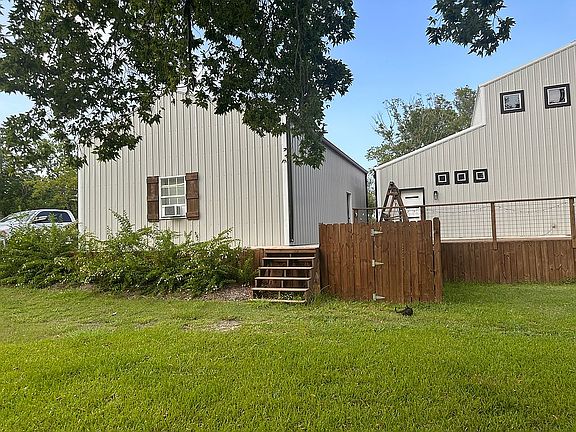 2car garage with10x17 office