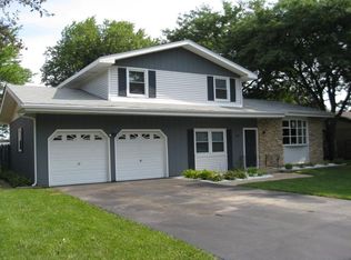 2322 Carriage Ln, Lindenhurst, IL 60046