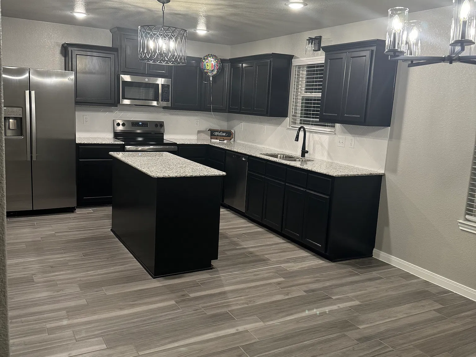 4 bed, $1,950 — Photo 2