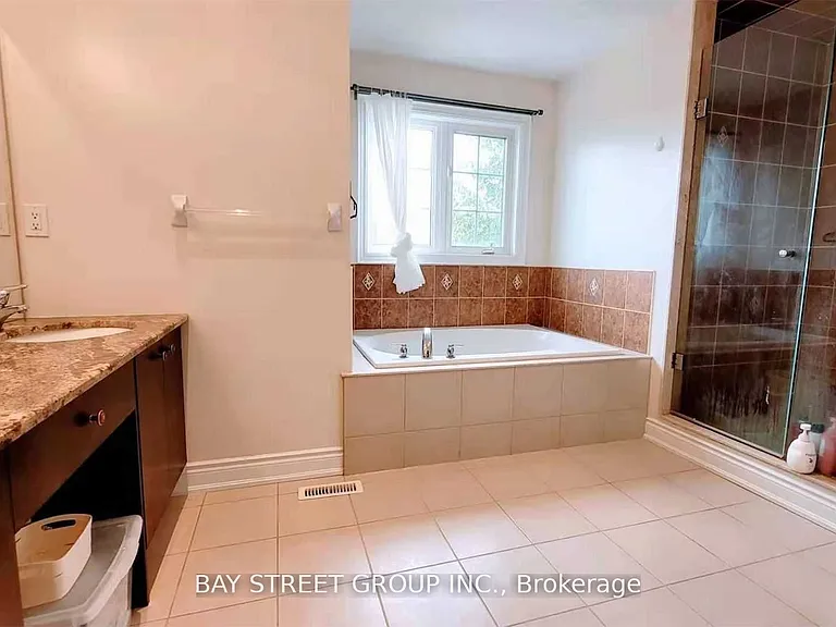9 Strawflower Mews — Photo 6