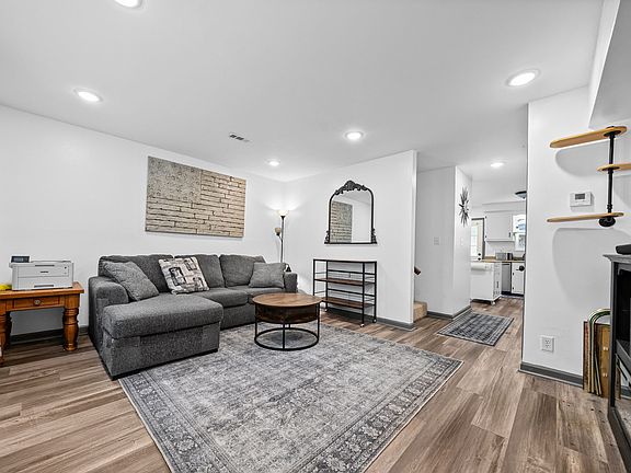 5th image of 941 Kingsbury Dr APT C