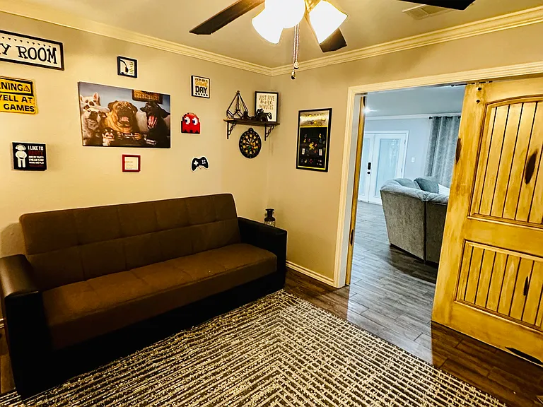 6419 Sleepy Hollow Ave — Photo 5