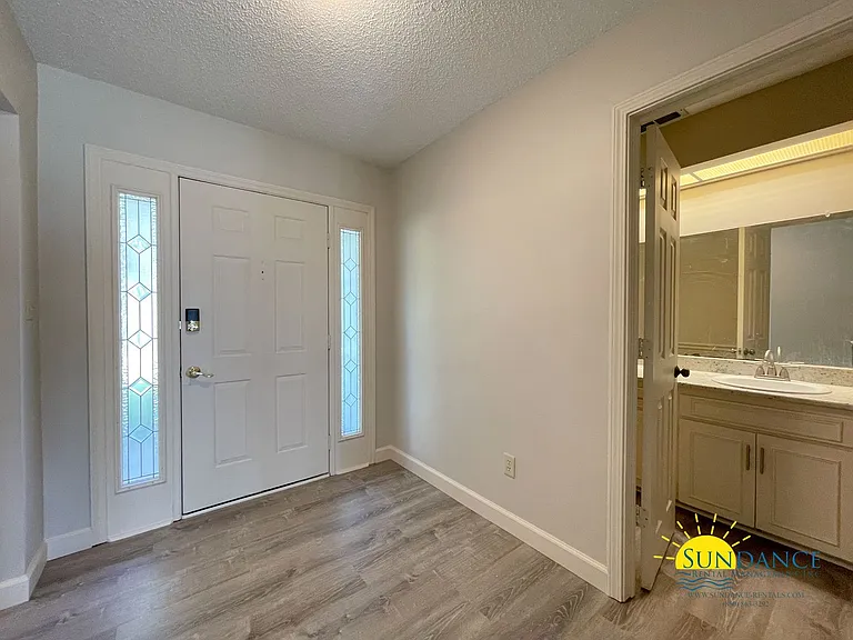 221 Shalimar Dr — Photo 3