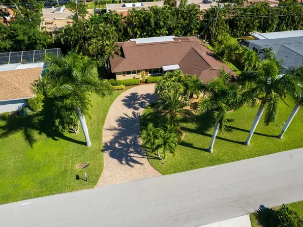 1033 N Town And River Dr, Fort Myers, FL 33919