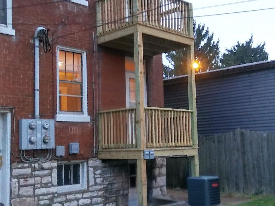 large balcoiny in back