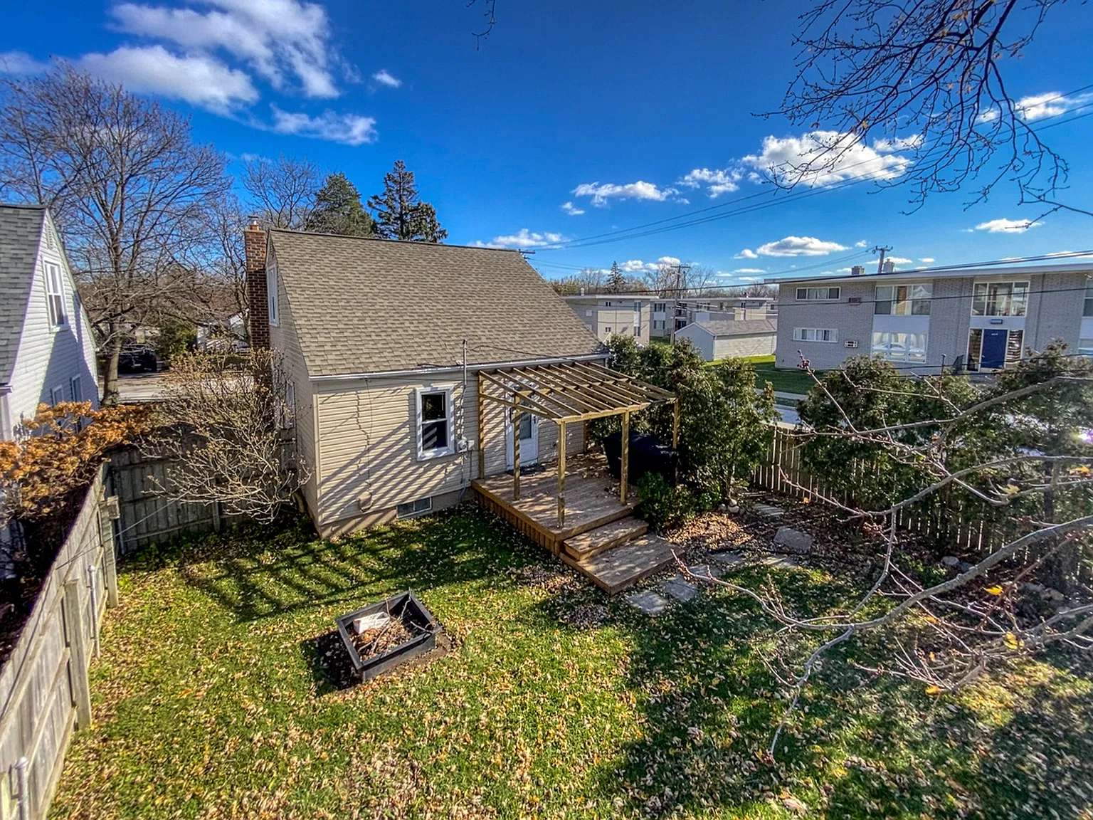 3 bed, 1080 sqft, $2,300 — Photo 3