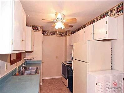 3rd image of 5422 Meadowood Dr