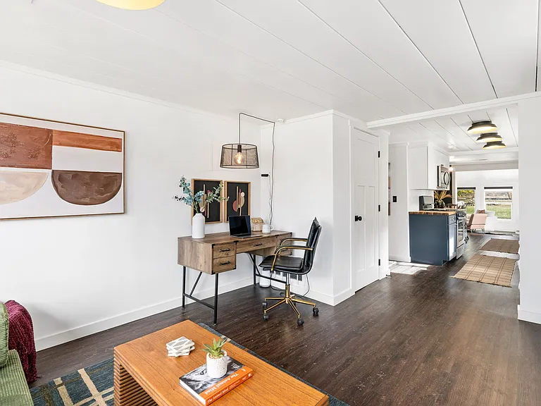 322 N Sunset St — Photo 5