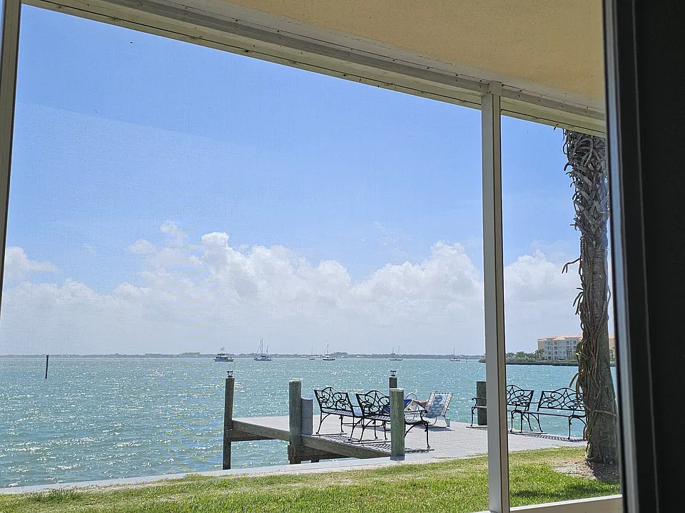 1201 Bayshore Dr