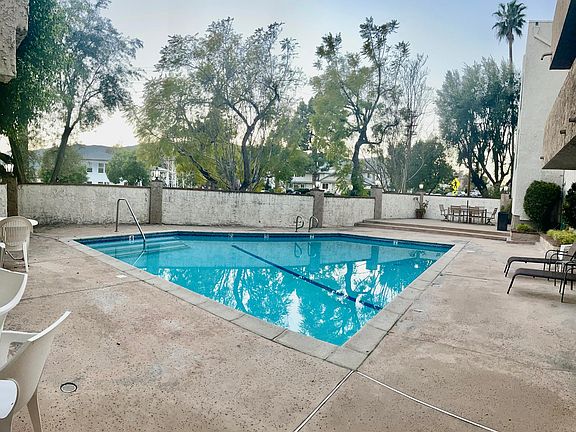 5th image of 2143 Montrose Ave Unit 207