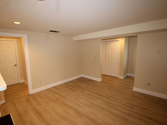 5th image of 209 W Hall St #B