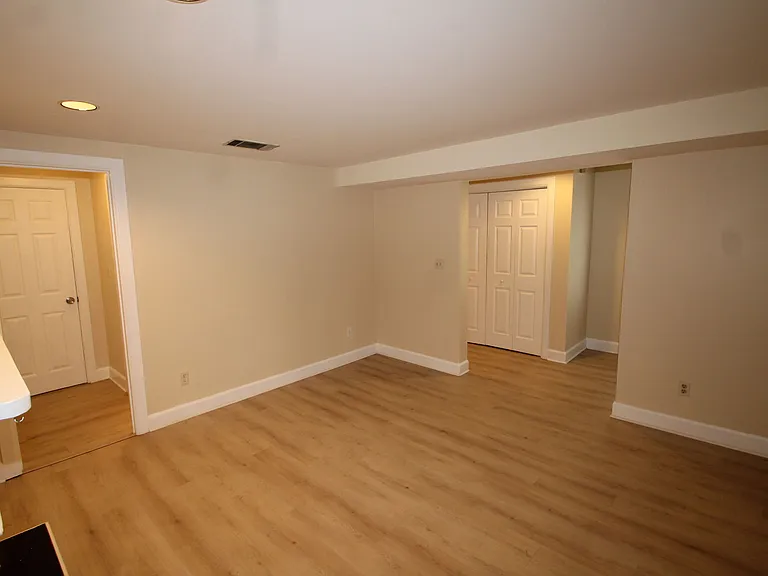 209 W Hall St #B — Photo 5