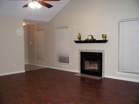 3rd image of 1009 Wyland Dr